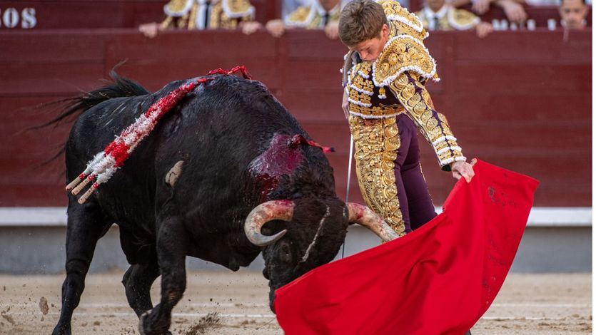 Uno de los naturales de Borja Jiménez al toro al que cortó una oreja.