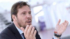 Puente desata una otra polémica: usó una plantilla de 'SOS desaparecidos' para criticar a la candidata del PP a las europeas