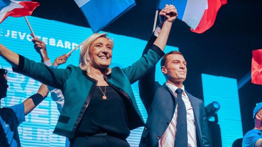 Marine Le Pen, en un acto con su candidato a las europeas,  Jordan Bardella