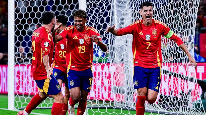 La Selección española celebra un gol