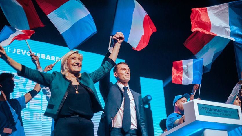 Marine Le Pen, en un acto con su candidato a las europeas,  Jordan Bardella