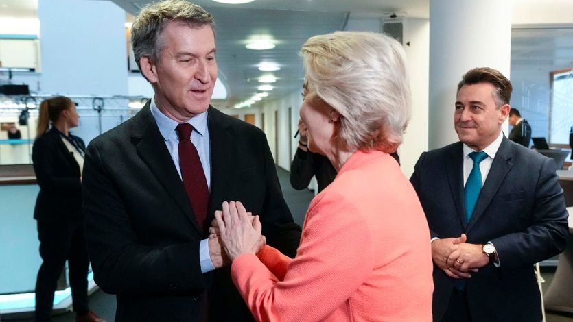 El presidente del Partido Popular, Alberto Núñez Feijóo, con Von der Leyen