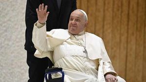 El papa Francisco se reunió con Meloni, pasó "una noche tranquila" y sigue con "una leve mejoría"