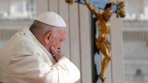 El Vaticano ofrece partes más escuetos sobre la salud del Papa: "Su estado sigue siendo crítico pero estable"