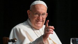 El papa Francisco sufre un empeoramiento repentino, con ataque respiratorio y vómitos