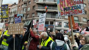 Miles de valencianos salen a las calles para exigir la dimisión de Mazón por la gestión de la DANA