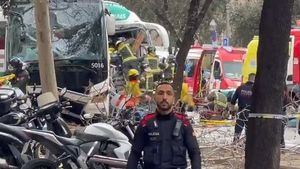 Más de 50 heridos tras el choque entre 2 autobuses en Barcelona