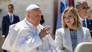 El papa Francisco hace terapia y requiere menos ayuda para respirar