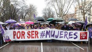 25.000 personas han marchado bajo la lluvia este 8-M, con un movimiento divido en Madrid otra vez