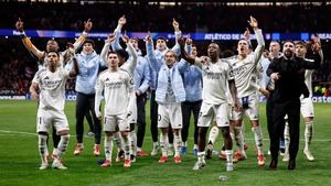 Los jugadores del Madrid celebran el pase a cuartos