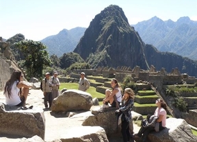 Desnudos en el Machu Picchu: una moda que termina en prisión