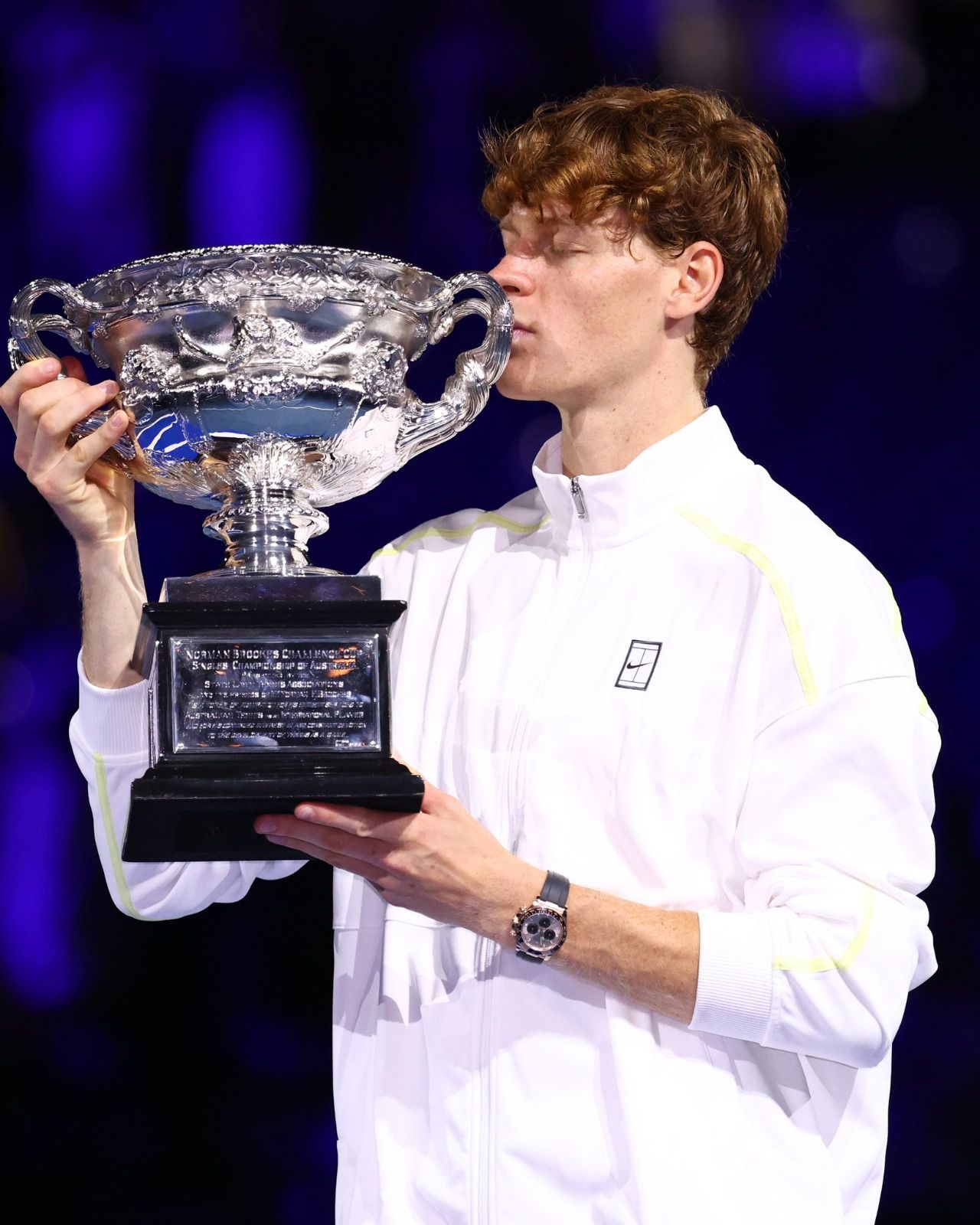 Sinner, con la copa del Open de Australia